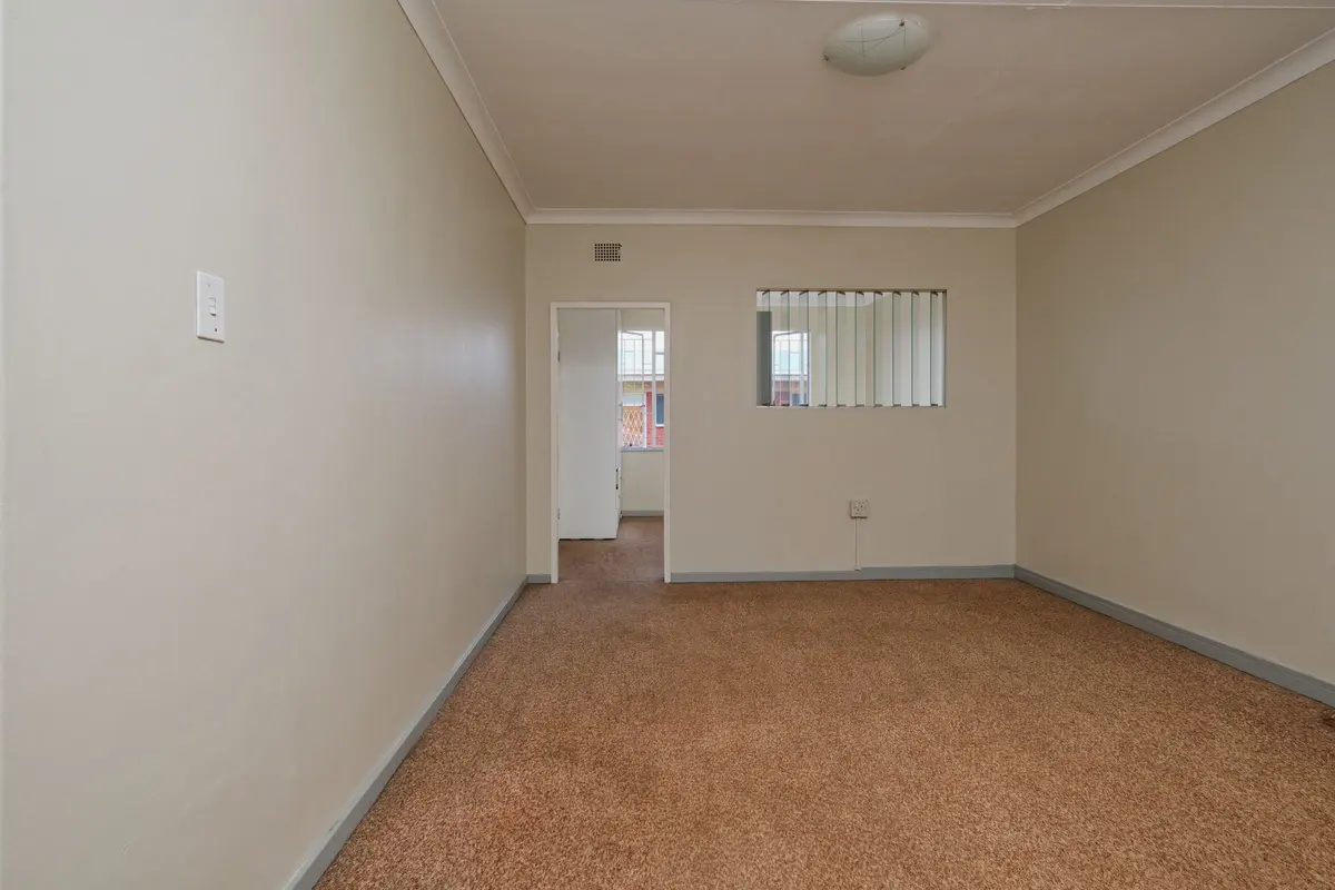 Spacious carpet flooring